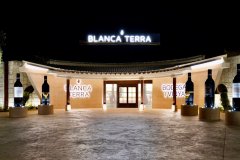 Blanca Terra obre al públic la seva nova instal·lació amb un nou amb vistes a l’enoturisme