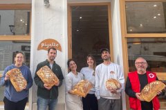 Pigalle celebra el seu primer aniversari amb l’entrega de 50 quilos de pa