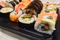 El sushi de salmó amb tàperes de Ciutadella al Yuzu