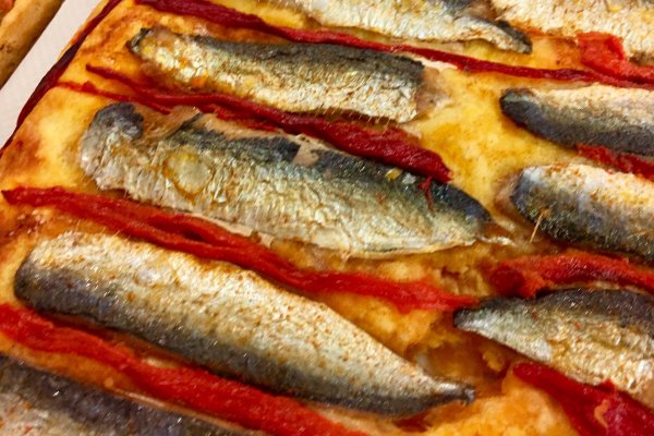 Una coca amb sardines, millor coca salada del concurs de coques del Casino Nou