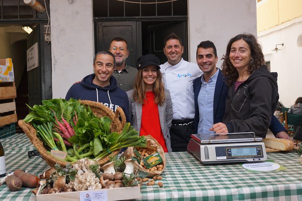 La Fira Arrels reparteix 500 tasts de Bolets de Menorca en un acte de promoció dissabte passat a Ciutadella