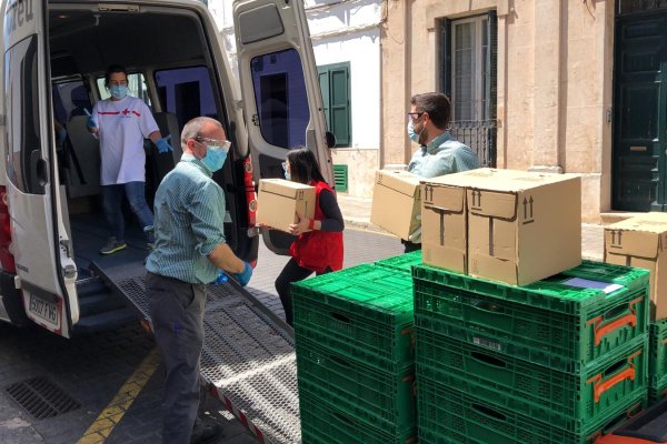 Mercadona dóna 1.000 quilos de productes de neteja personal i de la llar a l’Ajuntament de Maó