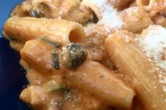 Macarrons (rigatoni) amb tàperes de Menorca