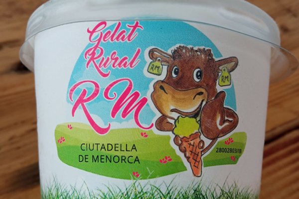 Rural RM, gelat artesà amb segell local elaborat amb llet de vaca vermella menorquina