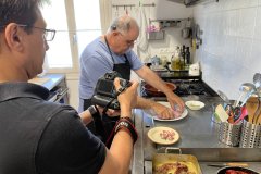 Conill amb pebres i tomatigat, un plat de festa de poble