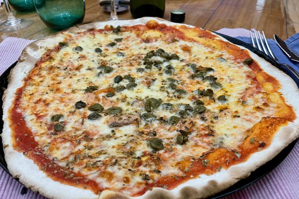 La pizza amb salmó i tàperes de Ciutadella de Don Giacomo