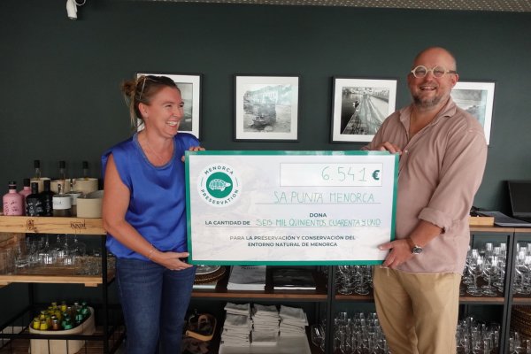 El restaurant Sa Punta dona 6.541€ a Menorca Preservation a través de la iniciativa 1 euro per taula