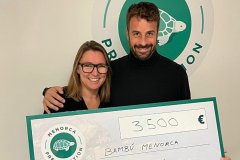 “El restaurant Bambú dona 3.500 euros a Menorca Preservation per al finançament de projectes mediambientals a l’illa”