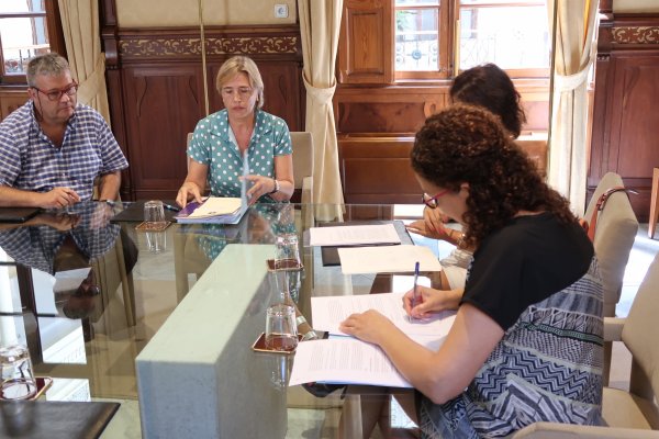 El Govern signa la concessió d’un préstec reintegrable en favor de Quesería Menorquina S.L per valor d’1 milió d’euros.