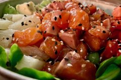 El poke bowl de salmó de La Viajera, a Ferreries