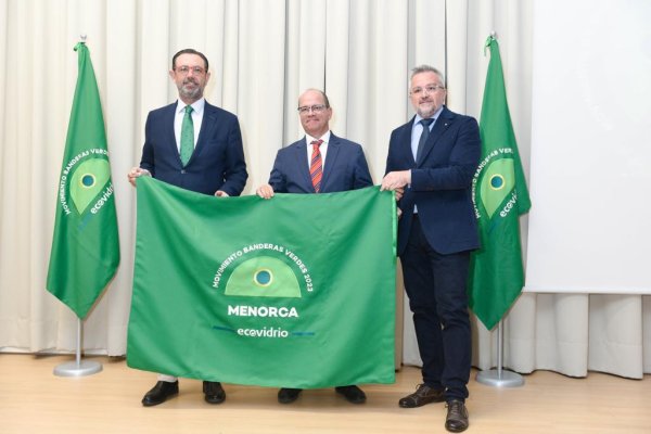 El Consorci de Residus de Menorca recull la Bandera Verda d’Ecovidrio al compromís amb el reciclatge de vidre