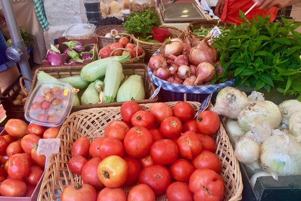 Un dia sense aliments locals a les Illes Balears