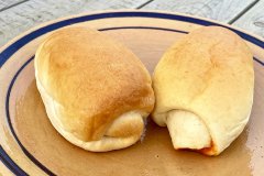 Los panecillos de Viena con sobrasada del Forn de Can Marc, en Ferreries