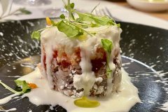 El timbal de pato con confitura de tomate y queso de cabra de Pinzell Restaurant