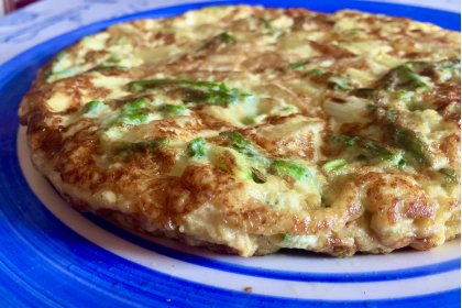 Truita de patates i espàrrecs de marge