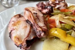 Els calamars a la brasa del Cafè Balear