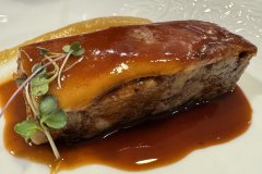 El lingote de cochinillo deshuesado de Pinzell Restaurant
