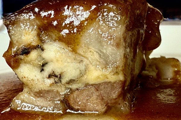 Los pies de cerdo rellenos de langosta blanca del Café Balear