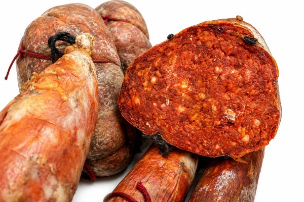 Poltrú sobrassada, the red treasure of Menorca’s special occasions