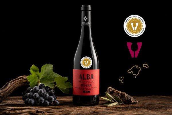 Alba Negra Menorca 2025, a young red wine to enjoy Menorca with grilled meat dishes