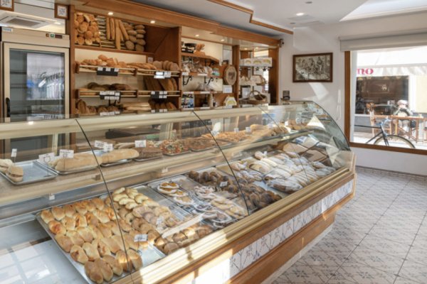 Route foodie à travers les commerces emblématiques de Ciutadella : huit étapes au goût d’histoire