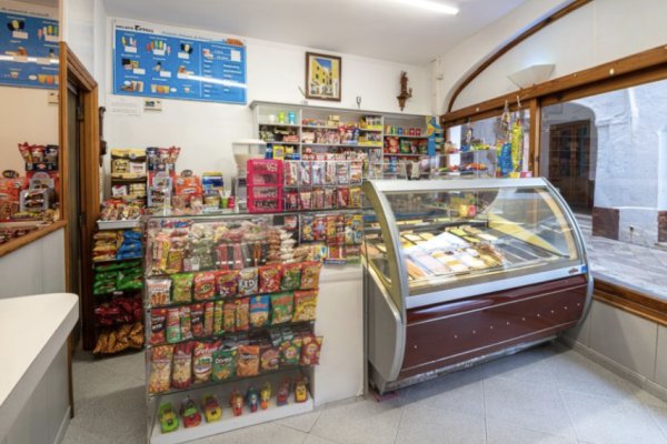 Route foodie à travers les commerces emblématiques de Ciutadella : huit étapes au goût d’histoire