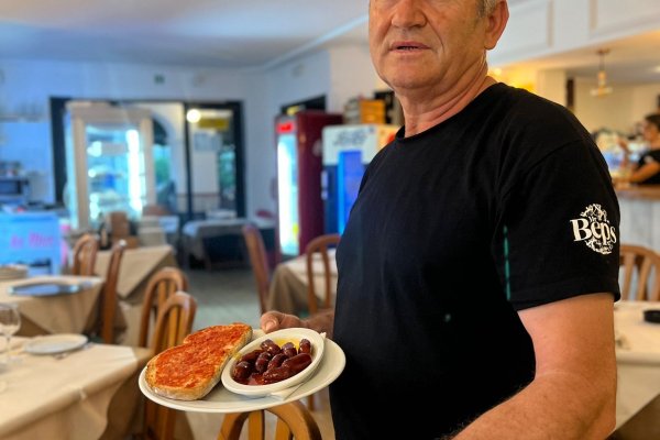 Paco Domínguez, de Mr. Bep’s, Premi Foodies on Menorca a la Trajectòria: «El canvi de turisme el vam fer amb temps i vam apostar per la qualitat»