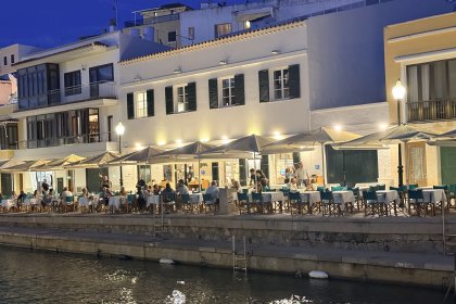 Sopar més prest: un canvi d’hàbits que també pot arribar a les taules de Menorca