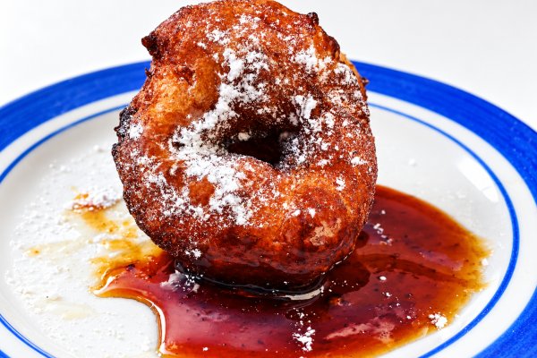 Los buñuelos de Todos los Santos protagonizan dos celebraciones parroquiales en Ciutadella